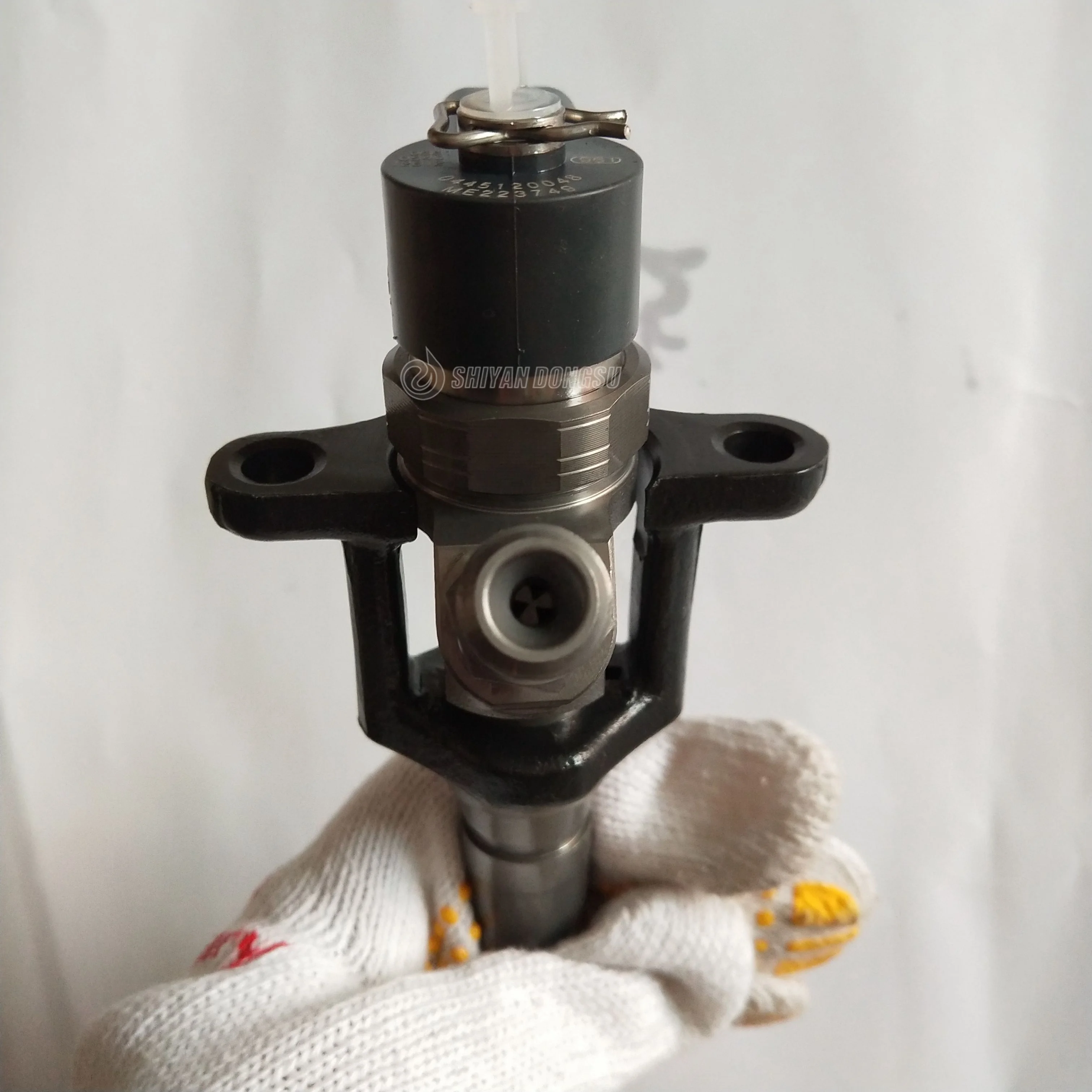 

Excavator Engine Common Rail Fuel Injector 4M50 Fuel Injectors 0445120048 ME223749