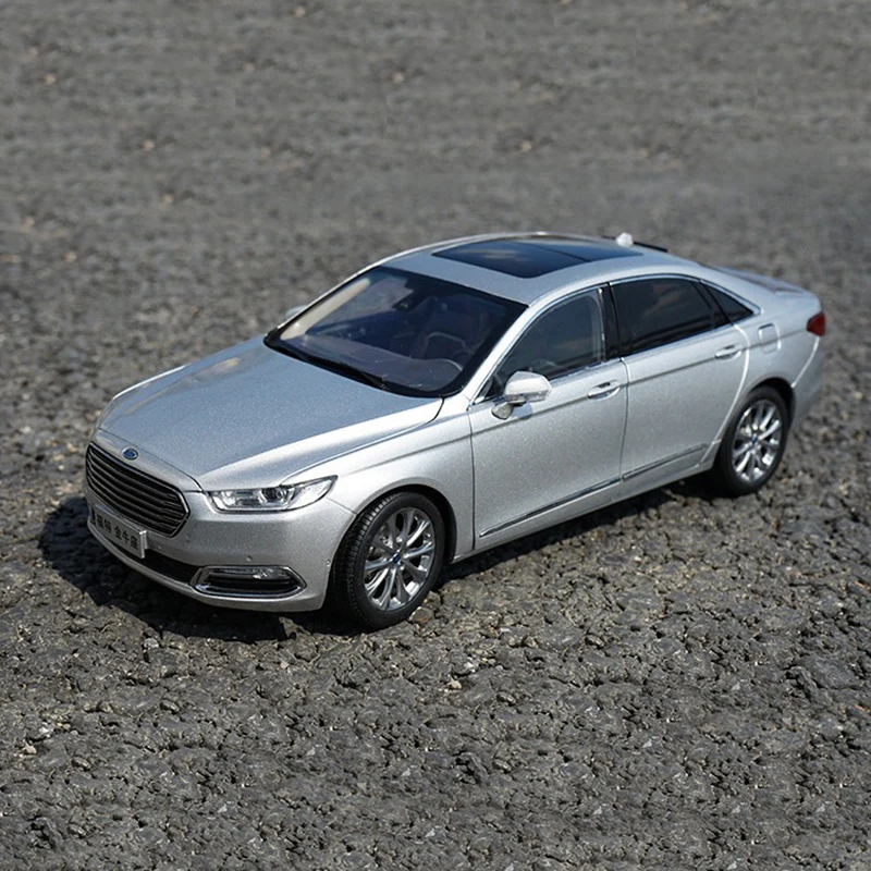 1:18 Scale Alloy Ford 2015 Taurus Simulation Diecast Car
