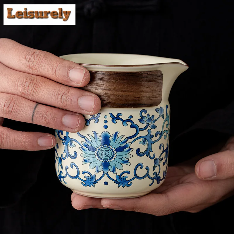 250ml Ru Kiln Wooden Handle Handheld Tea Pitcher Tea Divider ChaHai Dispenser Justice Cup Fair Mug Teaset Craft Accessories Gift