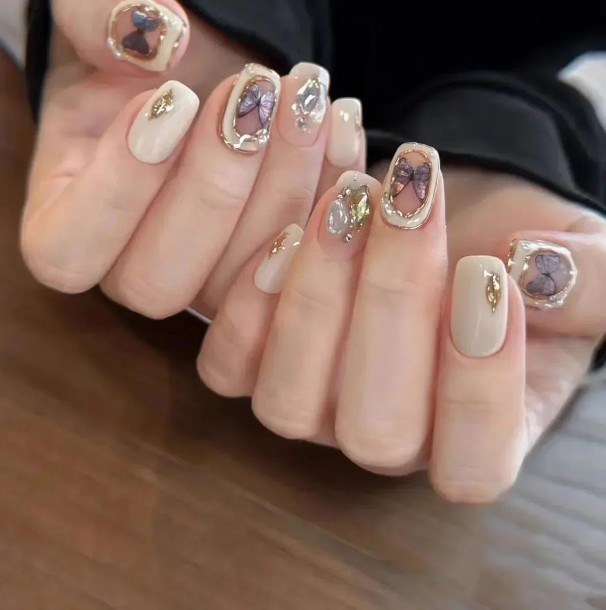 

Baroque Butterfly Transparent Nude Aurora Sparkling Diamond Style Nail Art French Short Style Pure Handmade Wearing Nail Panel