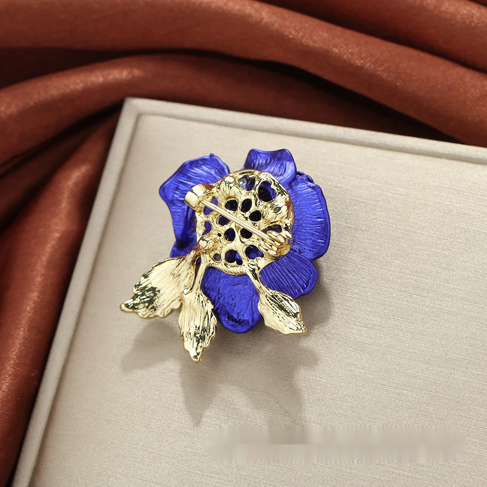 Neue Legierung Diamant besetzte Brosche mit High-End-Rose Mode Anzug Dekoration Weihnachtsgeschenk Brust Blume_voghion.com