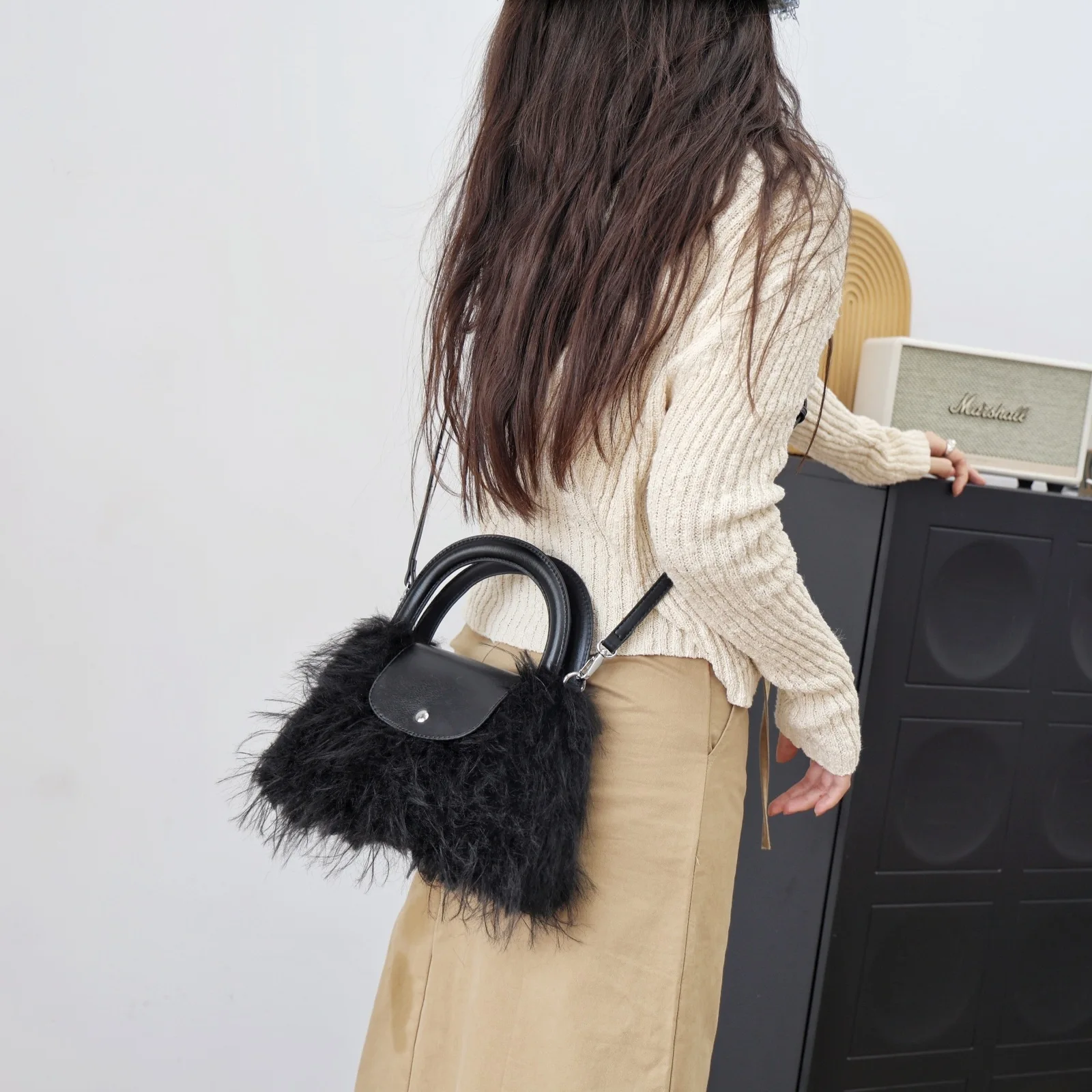 NEW Elegant Leather Women's Messenger Bag High-End Luxury Chic Lining Trendy Daily Commuter Vintage Casual Bag​