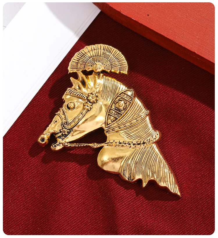 Détail de la broche romaine dorée