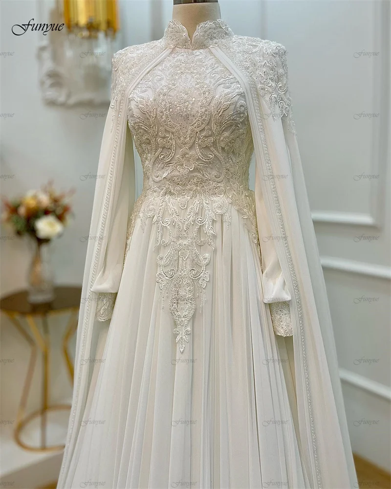Muslim Dubai Luxury Wedding Dress with Cape Long Sleeve Hijab Islamic Bridal Gowns Lace Beaded High Neck Arabic Robe De Mariée