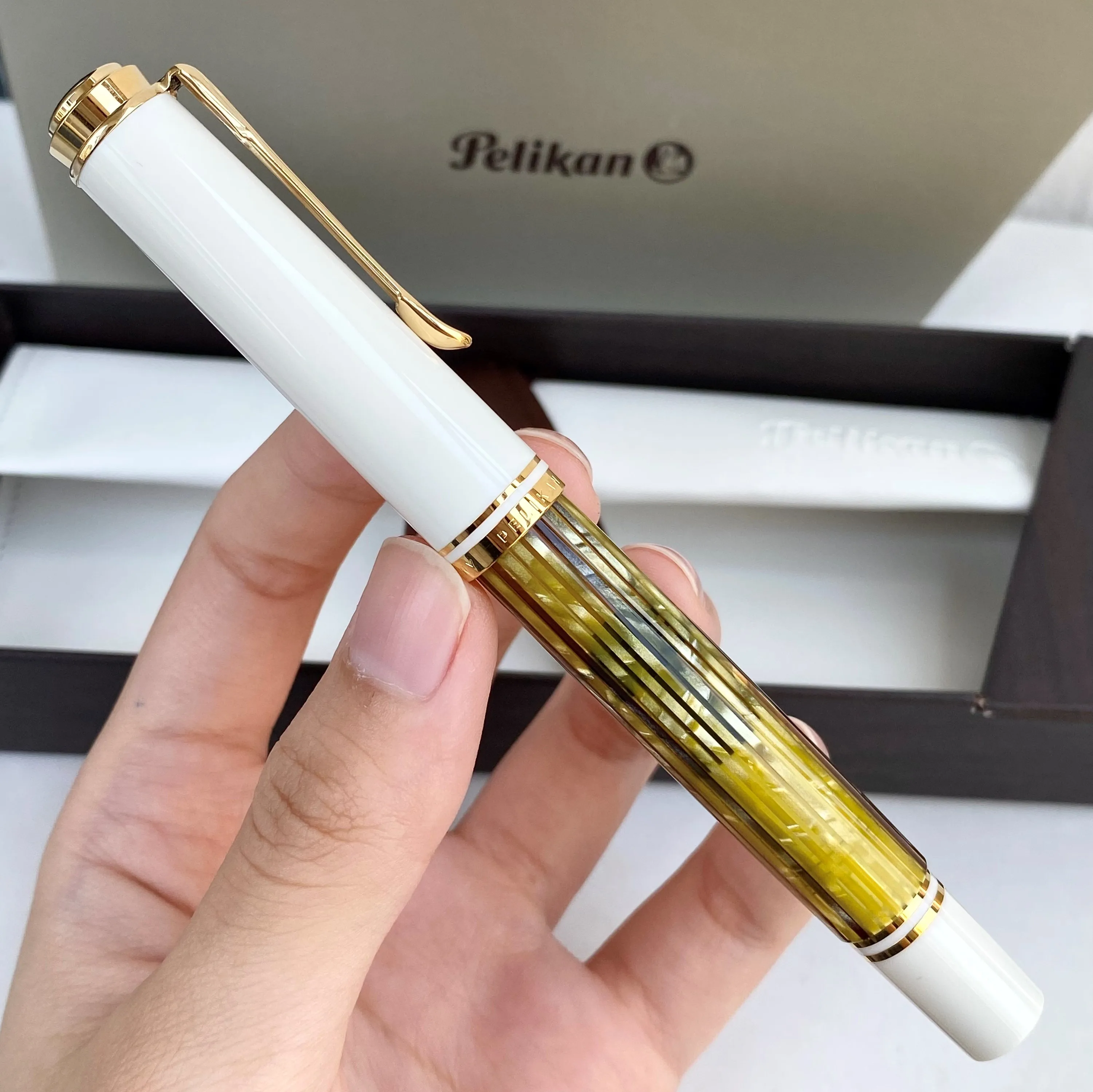 

Ooriginal Pelikan M400/M405 White Tortoise Germany Striped Resin Fountain Pen 14K Gold Nib Piston Writing Pen Business Gift