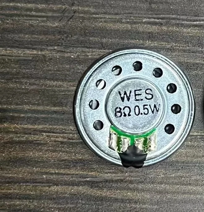 50개의 원형 철제 쉘 스피커, 23mm 스피커, 8옴, 0.5와트. 맞춤형 임피던스, 전력, 및 리드 와이어 납땜
