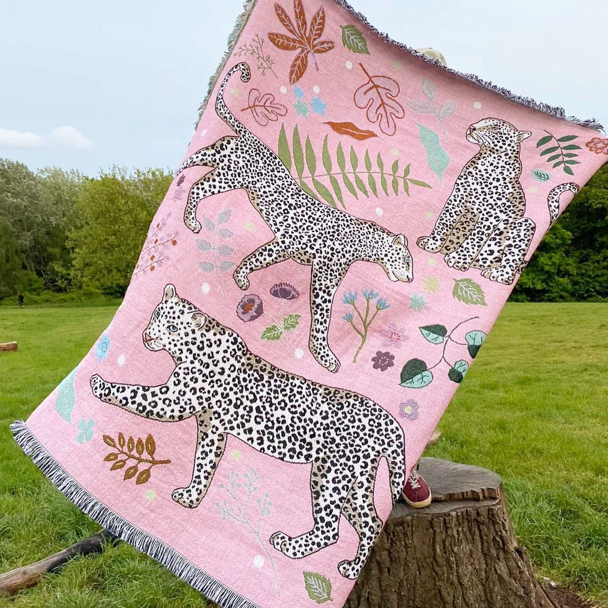 Description Picture 5 of itemBeach Pink Blankets for Sofa Jacquard Leopard Blanket Knitted Throw Sofa Blanket Bedspread Sofa Cover Tapestry for Home Decor