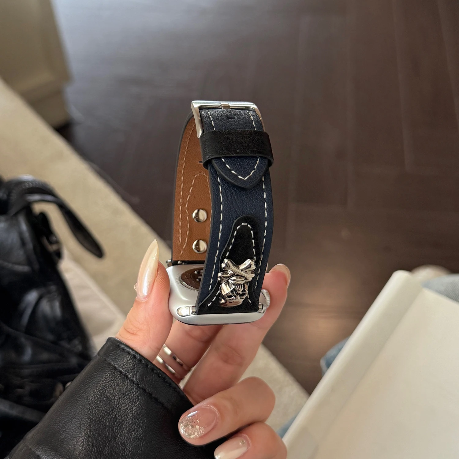 Retro-Punk-Totenkopf-Zubehör-Lederarmband für Apple Watch Ultra 49 mm S10 42/46 mm 45–38 mm Herrenarmband für iWatch Serie 9 8 7 SE 6 – Detail 16