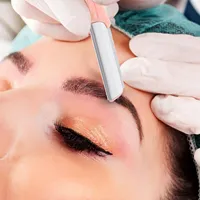 Lot de 3 rasoirs à sourcils avec manche en plastique, outils de coupe des sourcils en acier inoxydable, tondeuses portables et légères pour poils du visage, kit d'outils de maquillage 3