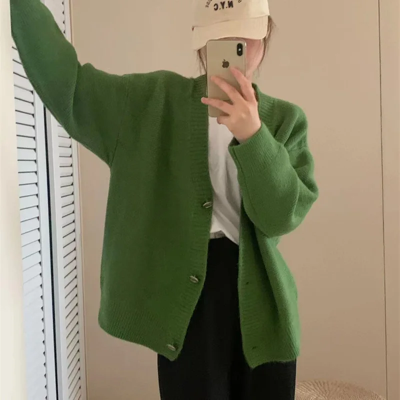 

V-neck Short and Slim Knit Cardigan with Autumn New Solid Color Gentle Temperament Sweater Jacket Top