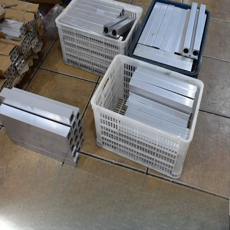 사각형 외부 알루미늄 튜브 외부가 사각형이고 내부가 원형인 알루미늄 튜브 6061AL DIY 재료 20x20mm-40x40mm