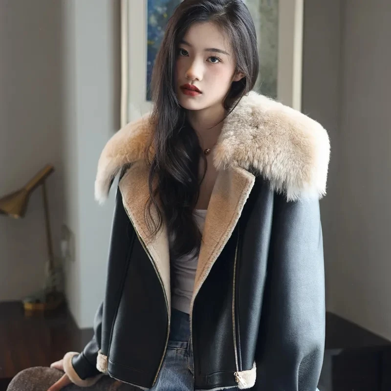 Autumn 2023 Winter New Fur One Jacket Women\'s Short Motorcycle Lapel Lamb Fur Coat Fashion Loose Warm Leather Jacket Outwear