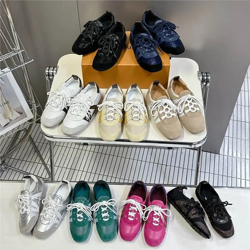 여성용 가죽 트레이닝 슈즈 레트로 플랫 캐주얼 스니커즈 편안한 통근 워킹 슈즈 빈티지 스타일 데일리 웨어