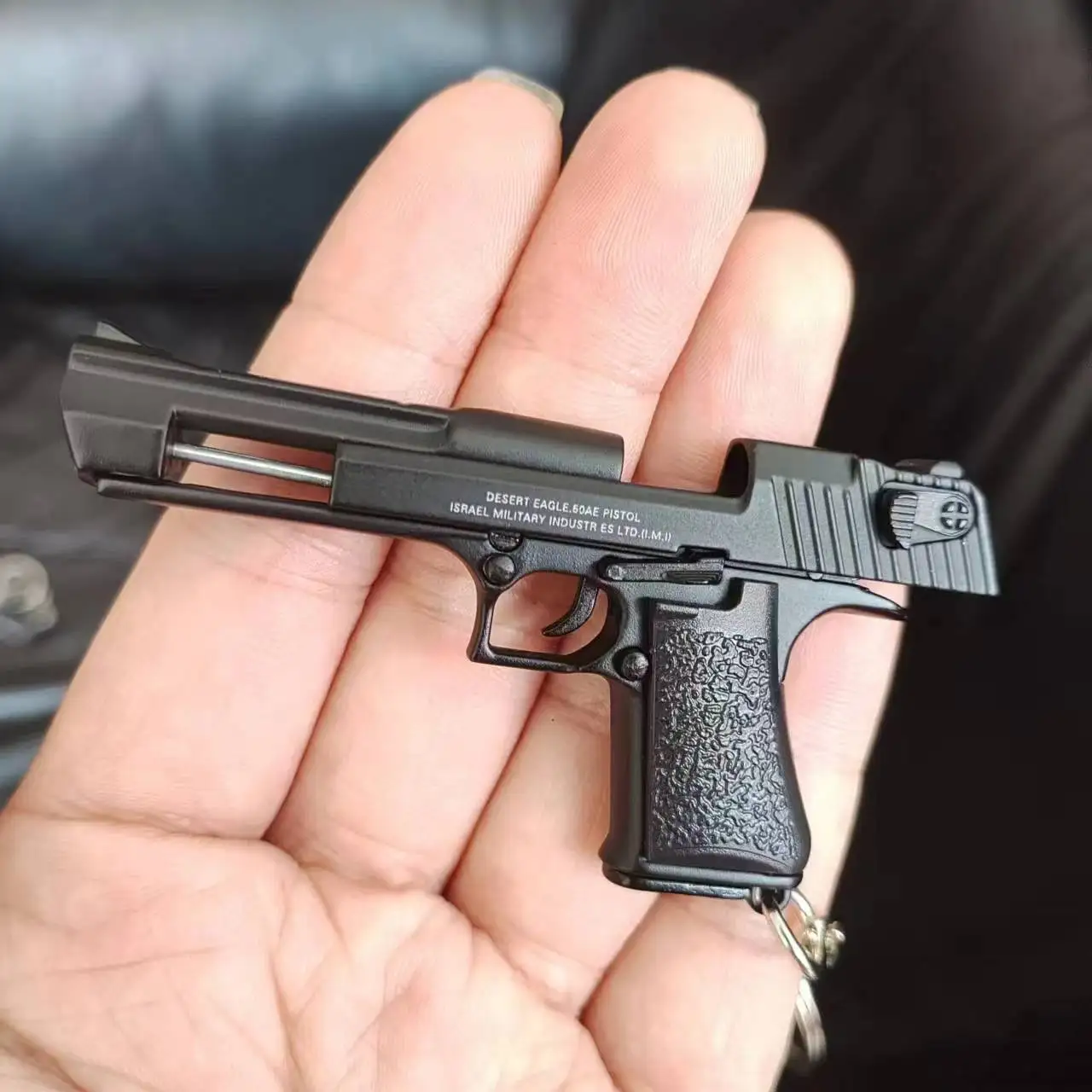Alloy 1:4 Scale Desert Eagle Mini Pistol Model Keychain Mini Toy Gun Weapon Model Metal Keychain for Adult Kids Christmas Gift 3