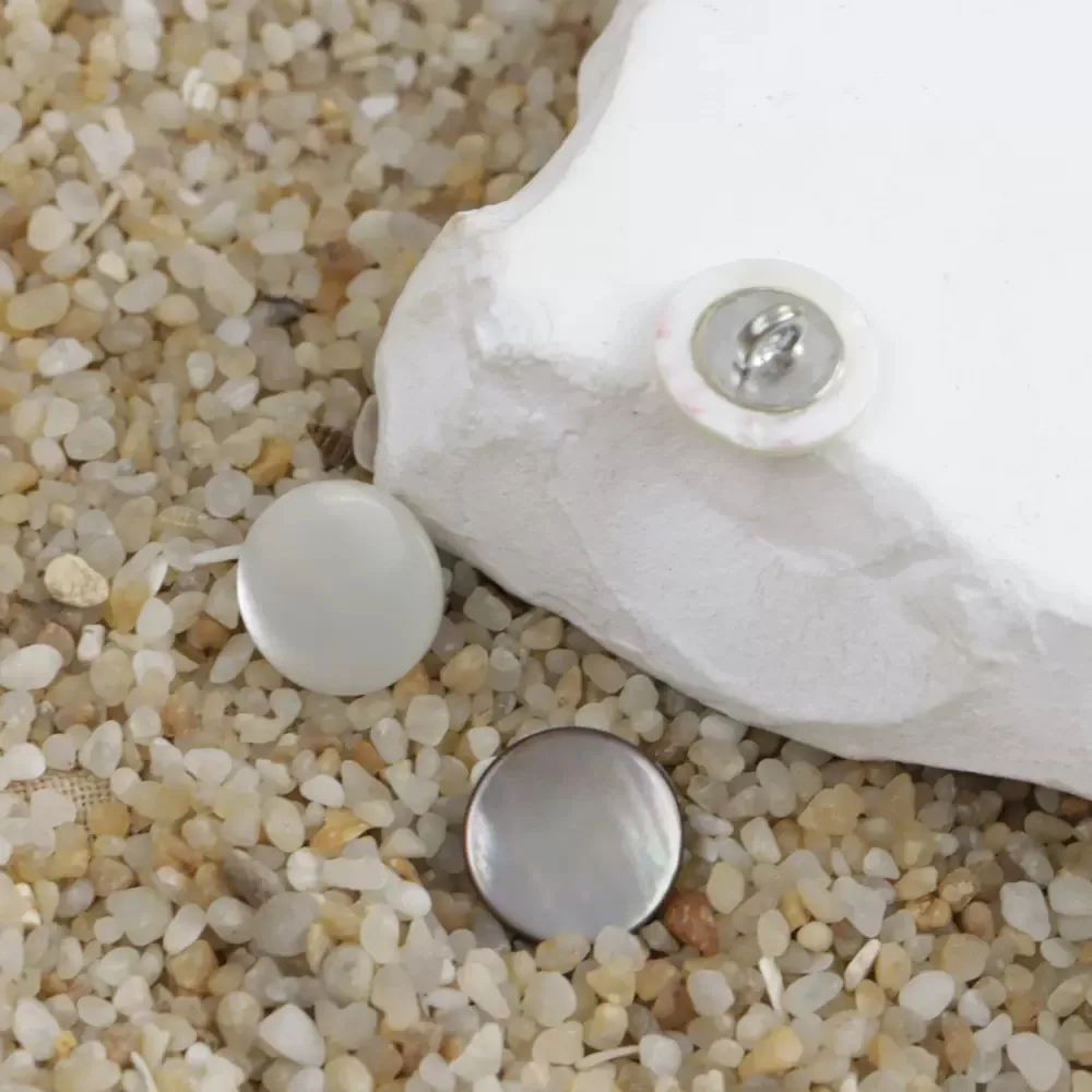 1pcs Natural Shell Sewing Buttons Metal White Black Color Mother of Pearl Round Shell Button Sewing Accessory 3