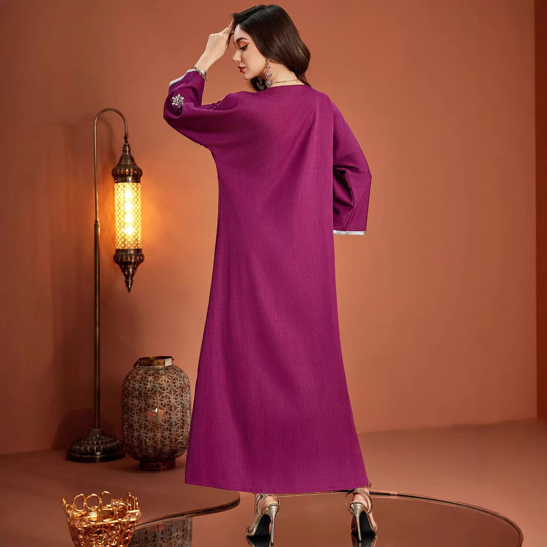 جلابية فوشيا بتطريز فضي أنيق