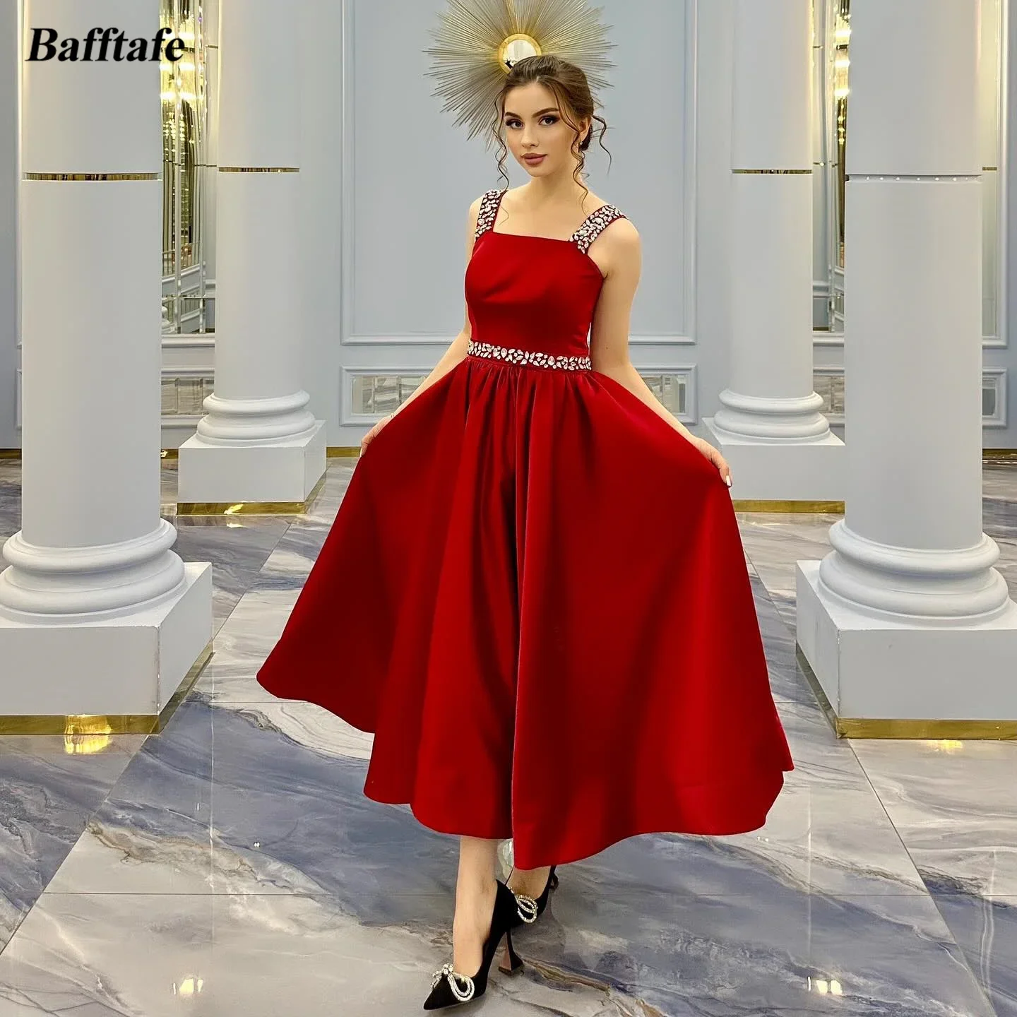 女性のためのエレガントでカスタマイズされたイブニングドレス