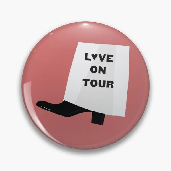 

Значок на булавке Love On Tour, мягкая булавка на лацкан, булавка на шляпу для влюбленных, милый Декор для одежды, креативный женский значок, забавное металлическое украшение