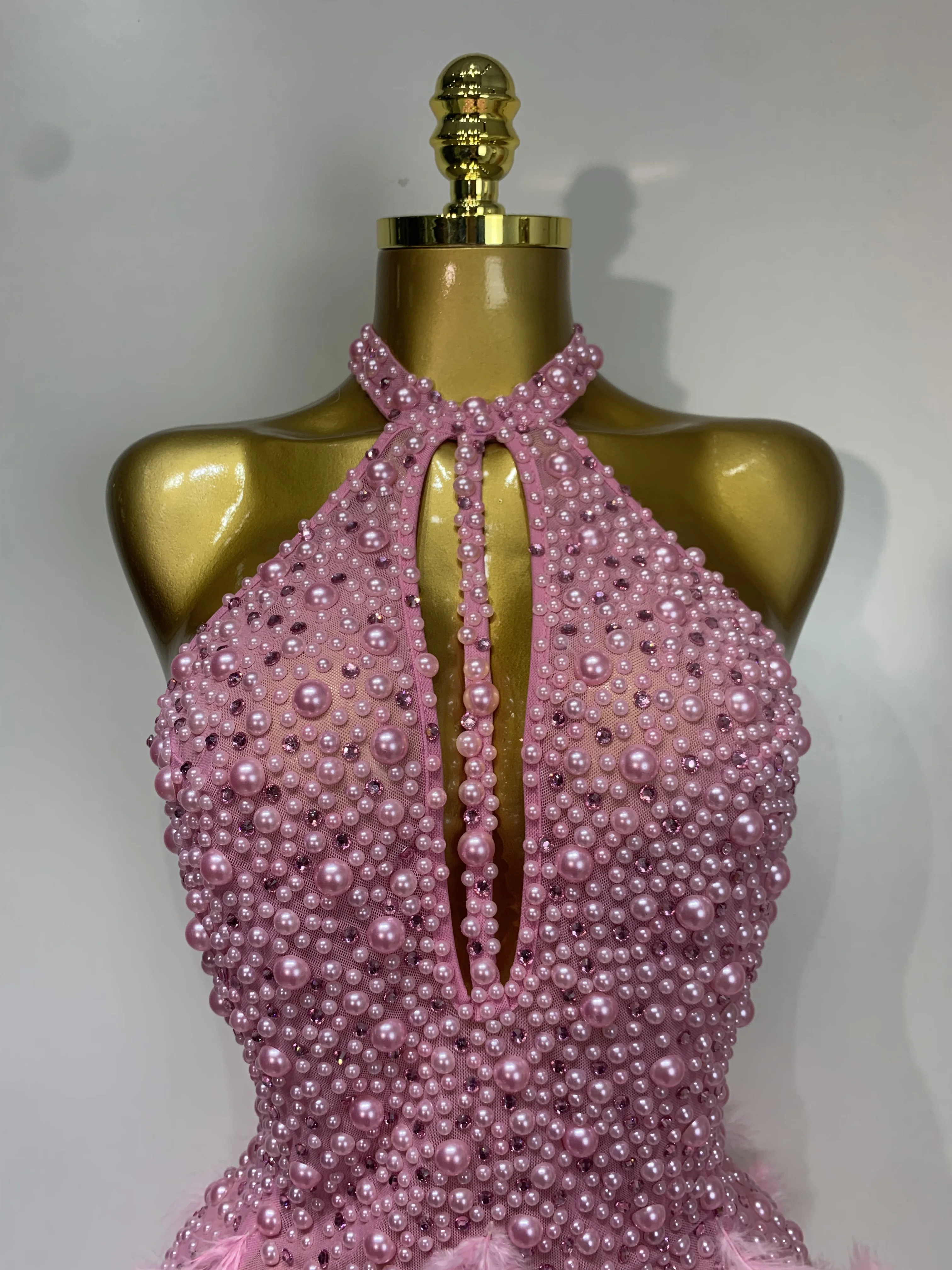 Sexy Halter Backless Feather Pearl Short Party Dress Women Luxury Rhinestone Celebrate Birthday Outfit Performance Dance Costume