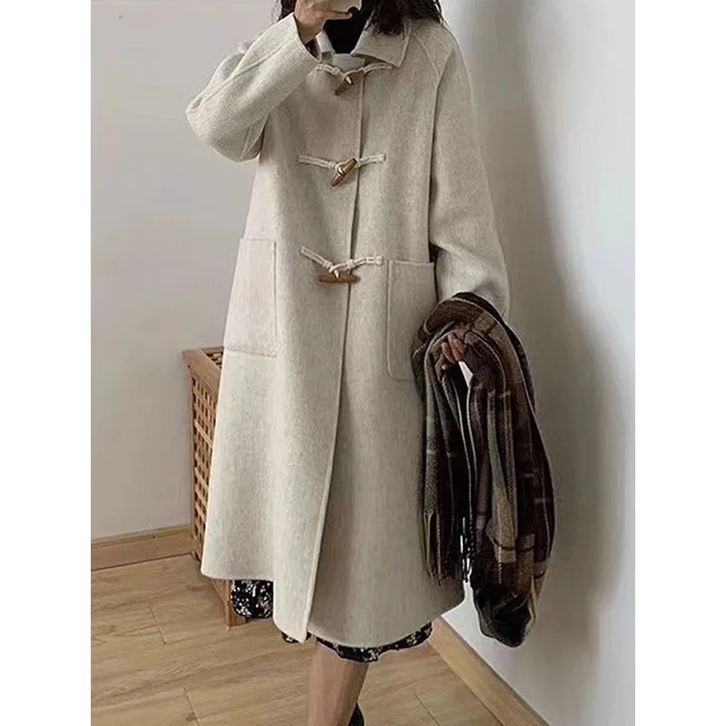 

2023 Autumn and Winter New Fashion Style Versatile Hepburn Style Cowhorn Button Mid length Thickened Wool Coat