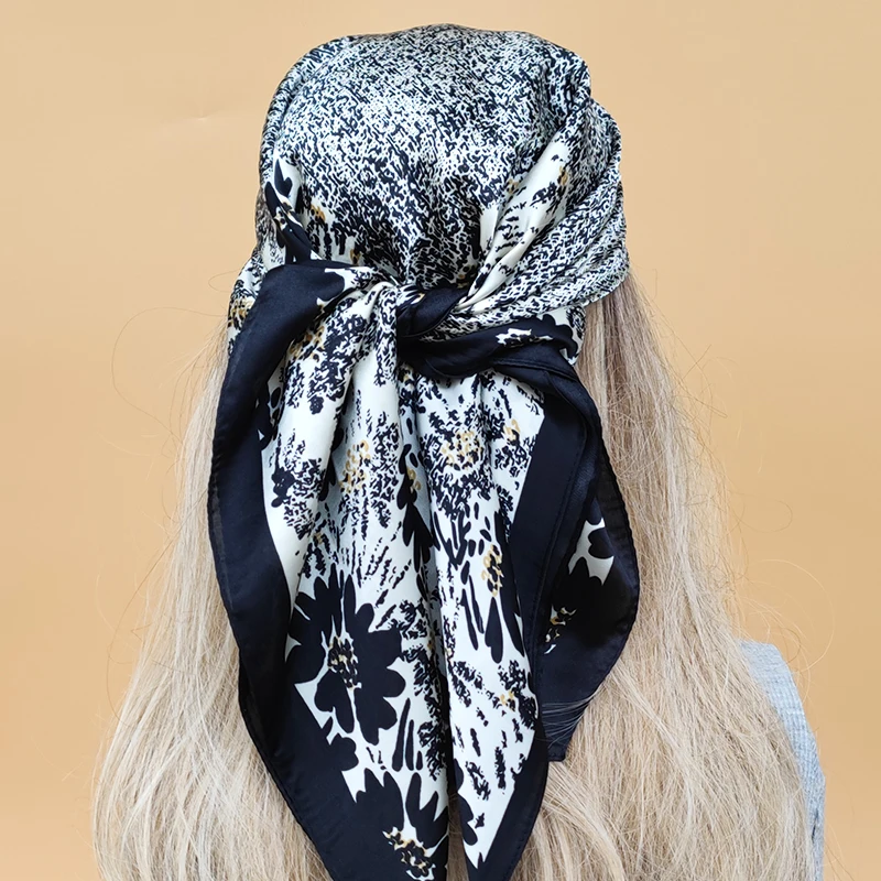 2023 Design 70X70CM Popular The Four Seasons Scarves Women Sunscreen Beach Kerchief Silk Hijab Luxury New Style Square Headscarf 2