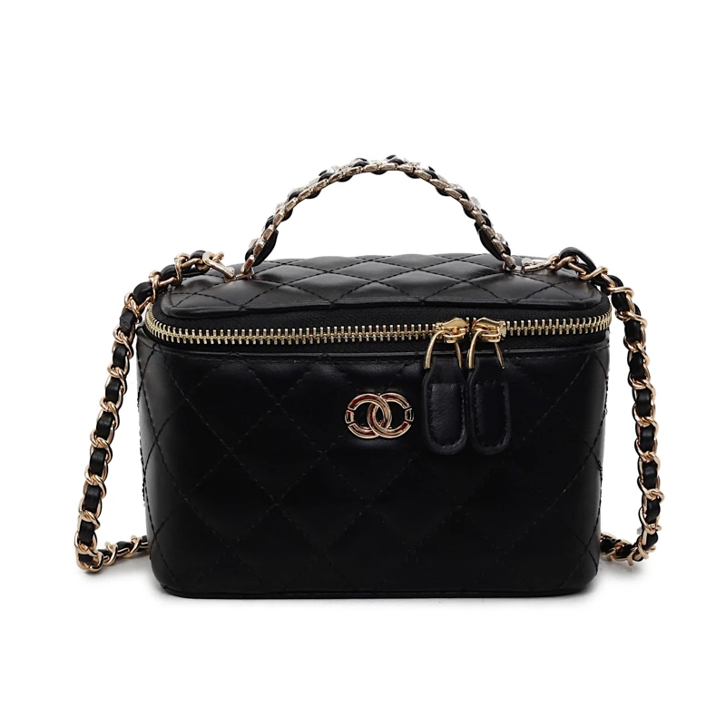 حقيبة يد أنيقة وعصرية، بتصميم فريد وشعار حروف مميز...