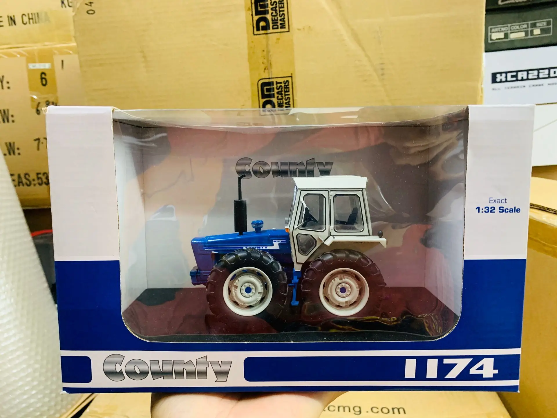 

1:32 Scale Die-Cast Model County 1174 Agricultural Tractor New in Box