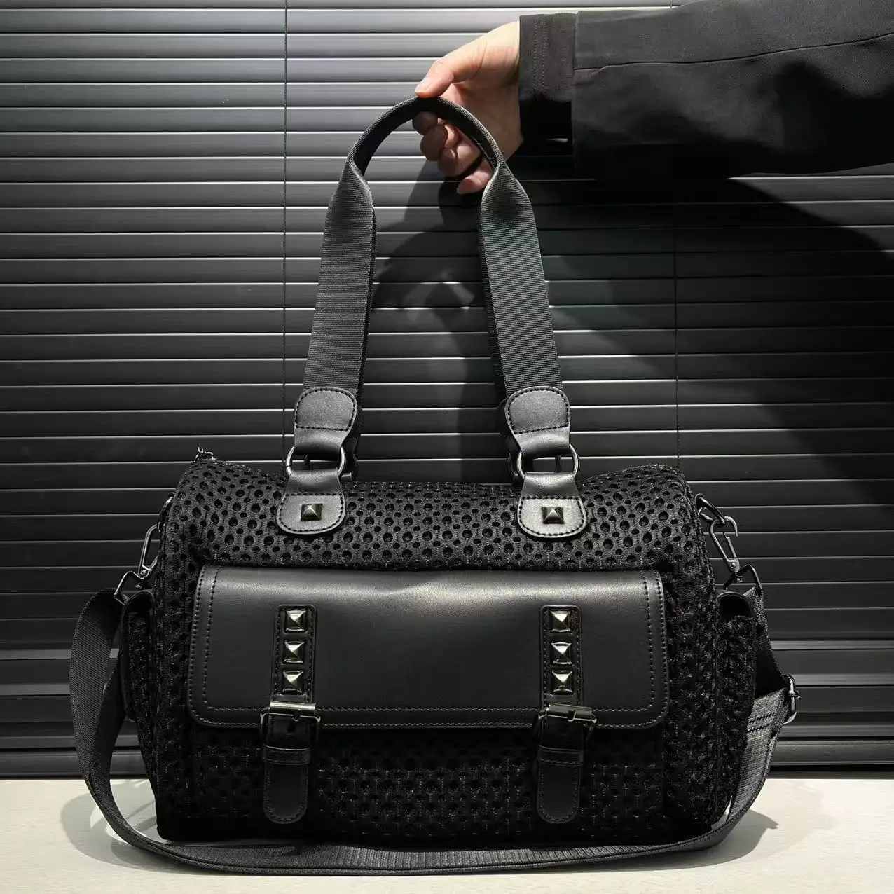 Stylische Handtasche im Y2K-Stil