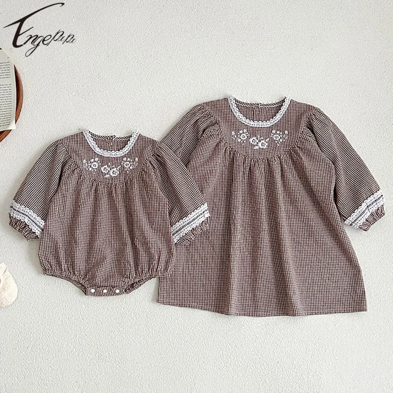 

Комбинезоны для маленьких девочек с вышивкой, комбинезоны в клетку для маленьких девочек с длинным рукавом, детское платье для девочек, одежда для сестры на весну и осень