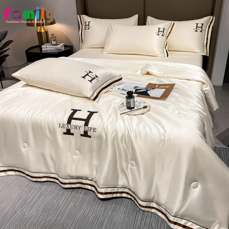 

Washable Summer Quilts Ice Silk Air Conditioning Quilt Adult Kids Duvet Home Textiles Luxury Bedding Queen King Size Blanket