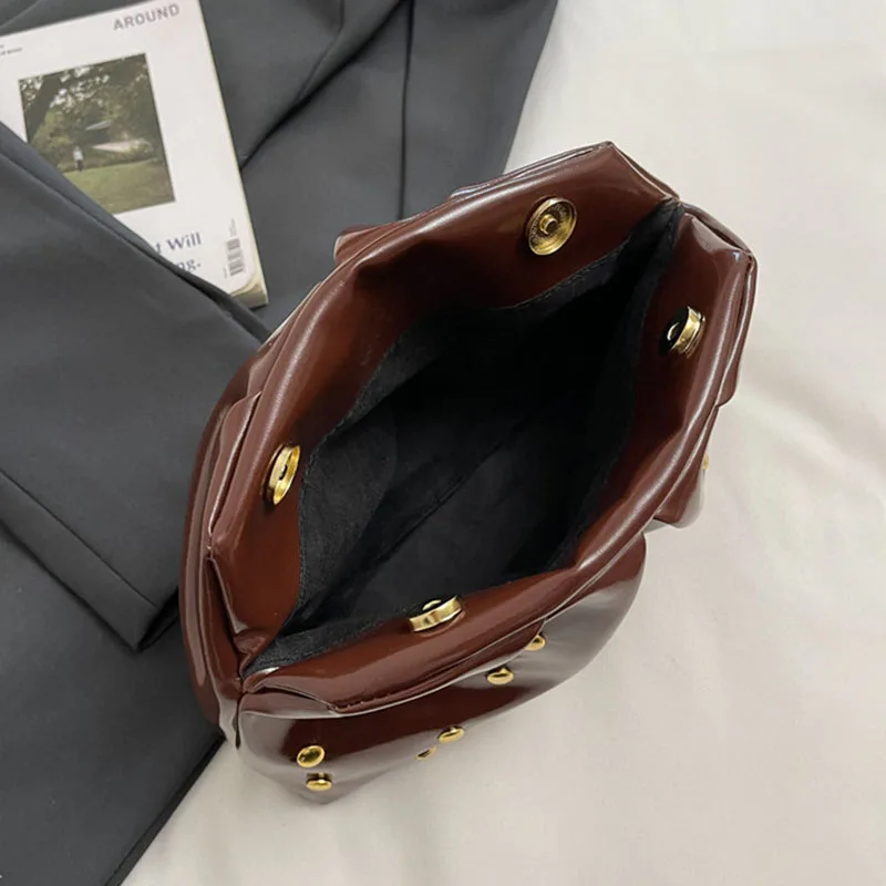 New Retro Fashion Wrinkled Rivet Wave Point Women'S Bag Casual Handbag Pu Magnetic Buckle Armpit Bag - 2