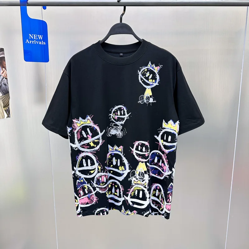 thumbnail image 1 of Camiseta de pareja de moda con dibujo digital de graffiti, holgada, de manga corta, con hombros ligeramente caídos, para hombre, 1 of 5