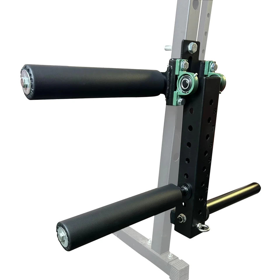 パワーラックに取り付けられたレッグエクステンションとカールマシン