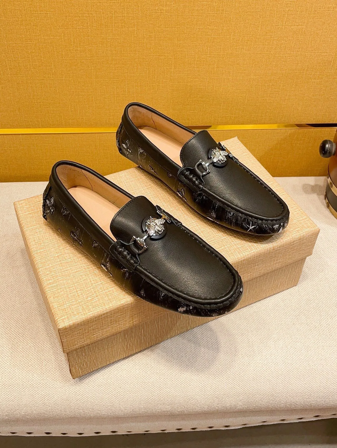 Louis Vuitton Shoe Size 9.5 Black Leather Solid Loafer Men's Shoes