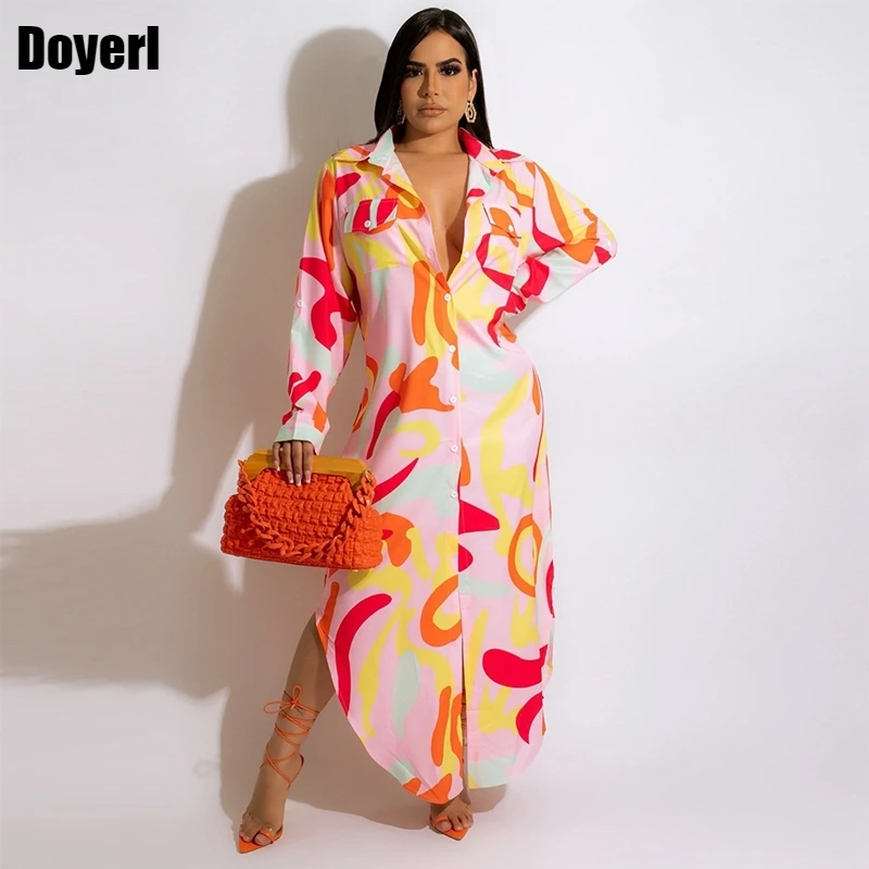 

Женское длинное платье-рубашка на пуговицах, с разрезом сбоку и отложным воротником