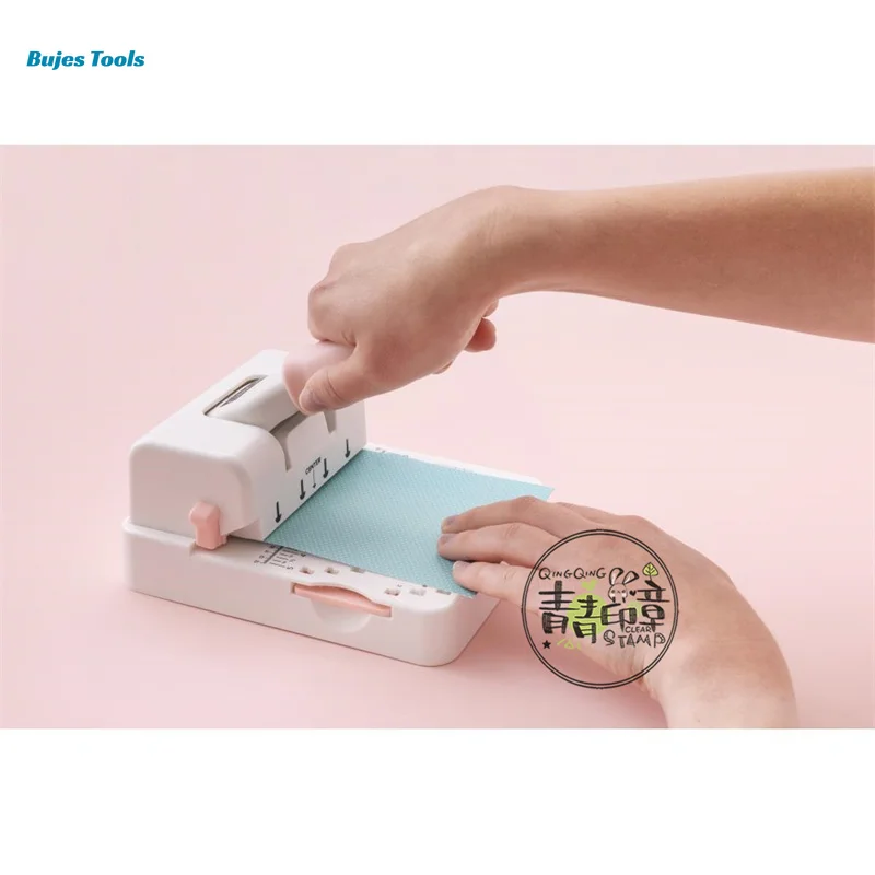 We R Memory Keepers ミニシンチ製本機、定規付きの使いやすいデザイン