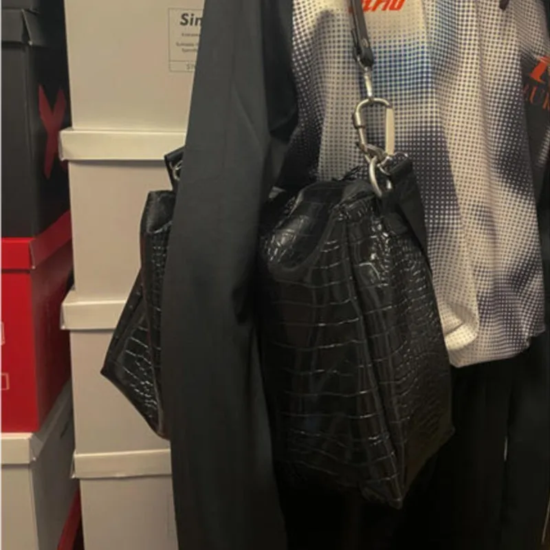 Harajuku Retro Black Unisex Tote Bag Men Faux Crocodile Pattern Large Capacity Leather Shoulder Bags Women Casual Crossbody Bag