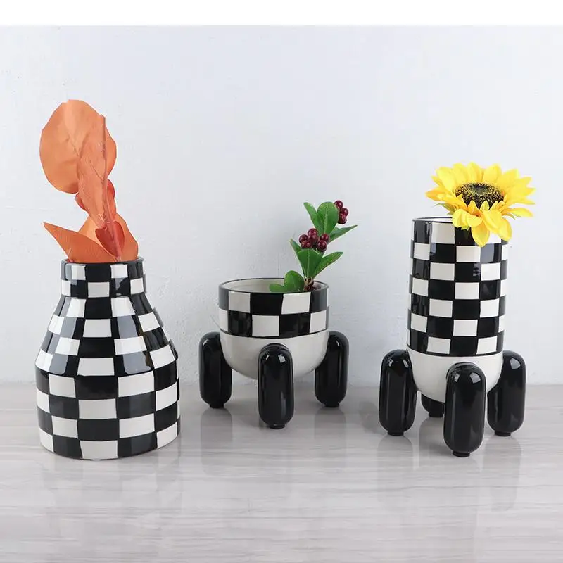 

Ваза в черно-белую клетку с цветами, искусственные цветы, декоративная Цветочная композиция, керамические вазы для дома, украшения для стола, поделки