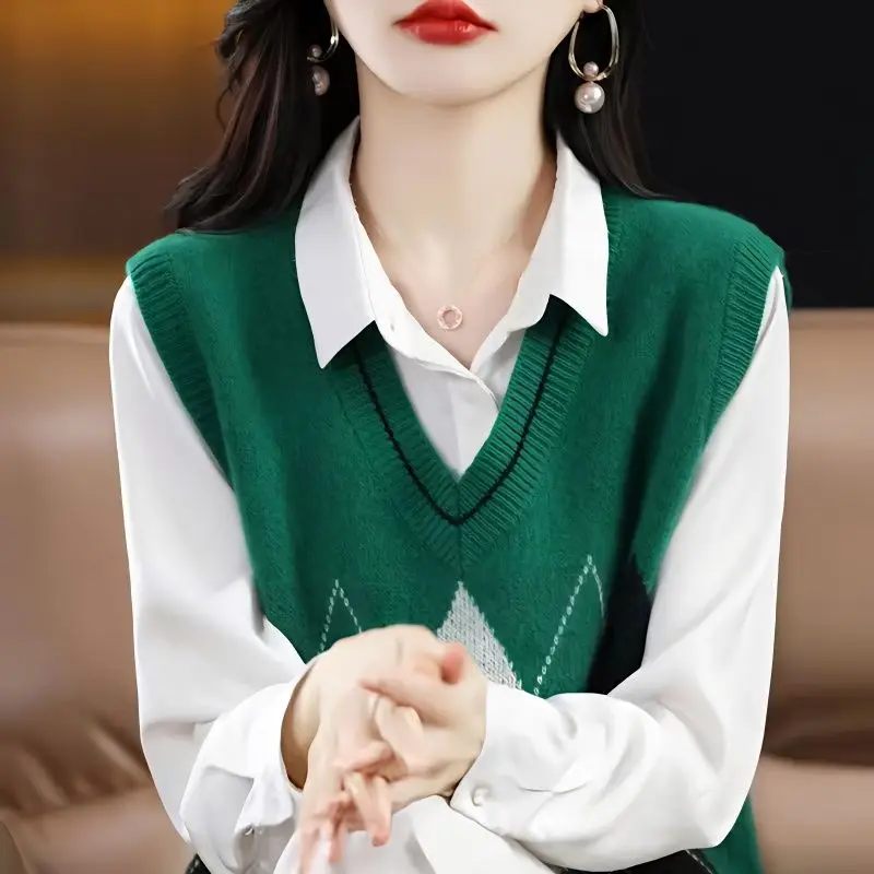 

Spring and Autumn Women's V-Neck Sleepless Loose Knitted Pullovers Sweater Argyle Fashion Casual Commute All-match Tops