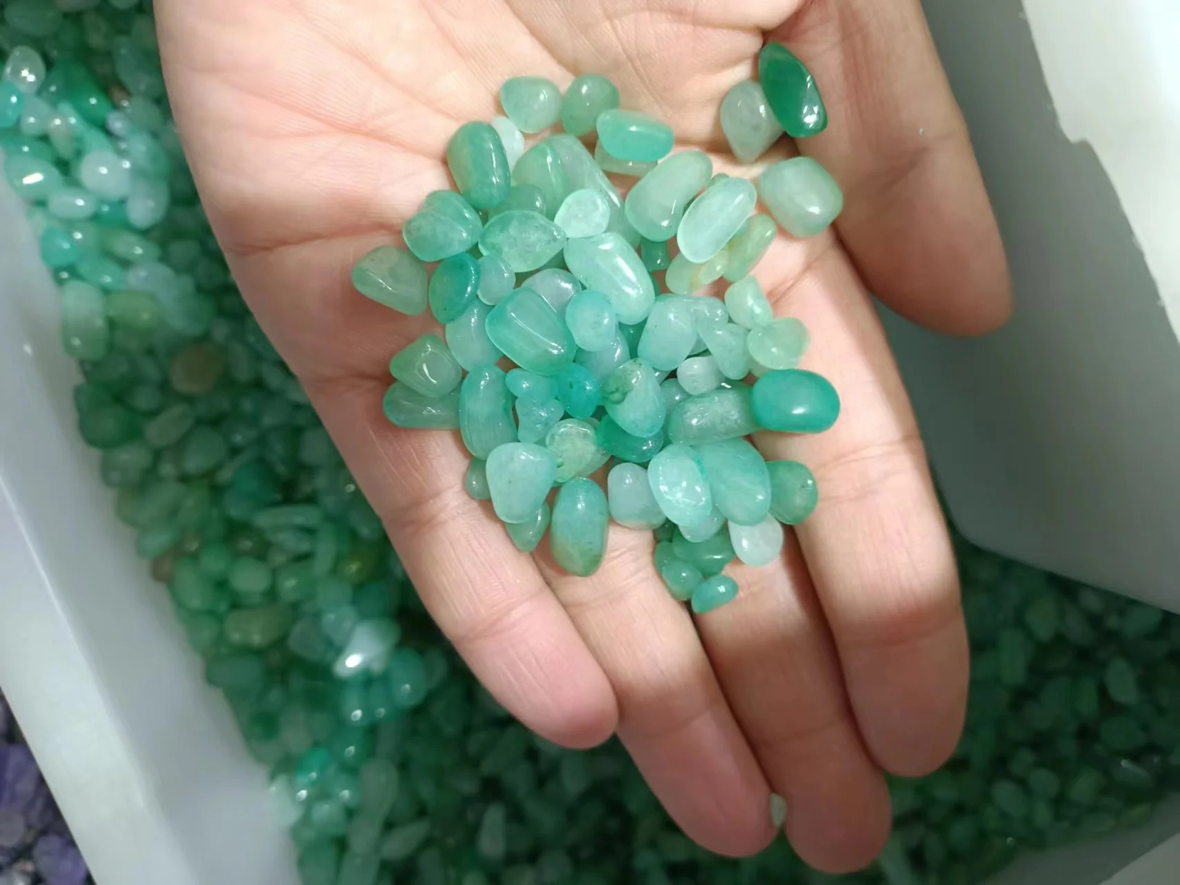 

5-7/7-9mm Natural Dong ling Jade Gravel Crystal Stone Rock Healing Gemstone Green Aventurine for Fish Tank Home Decor