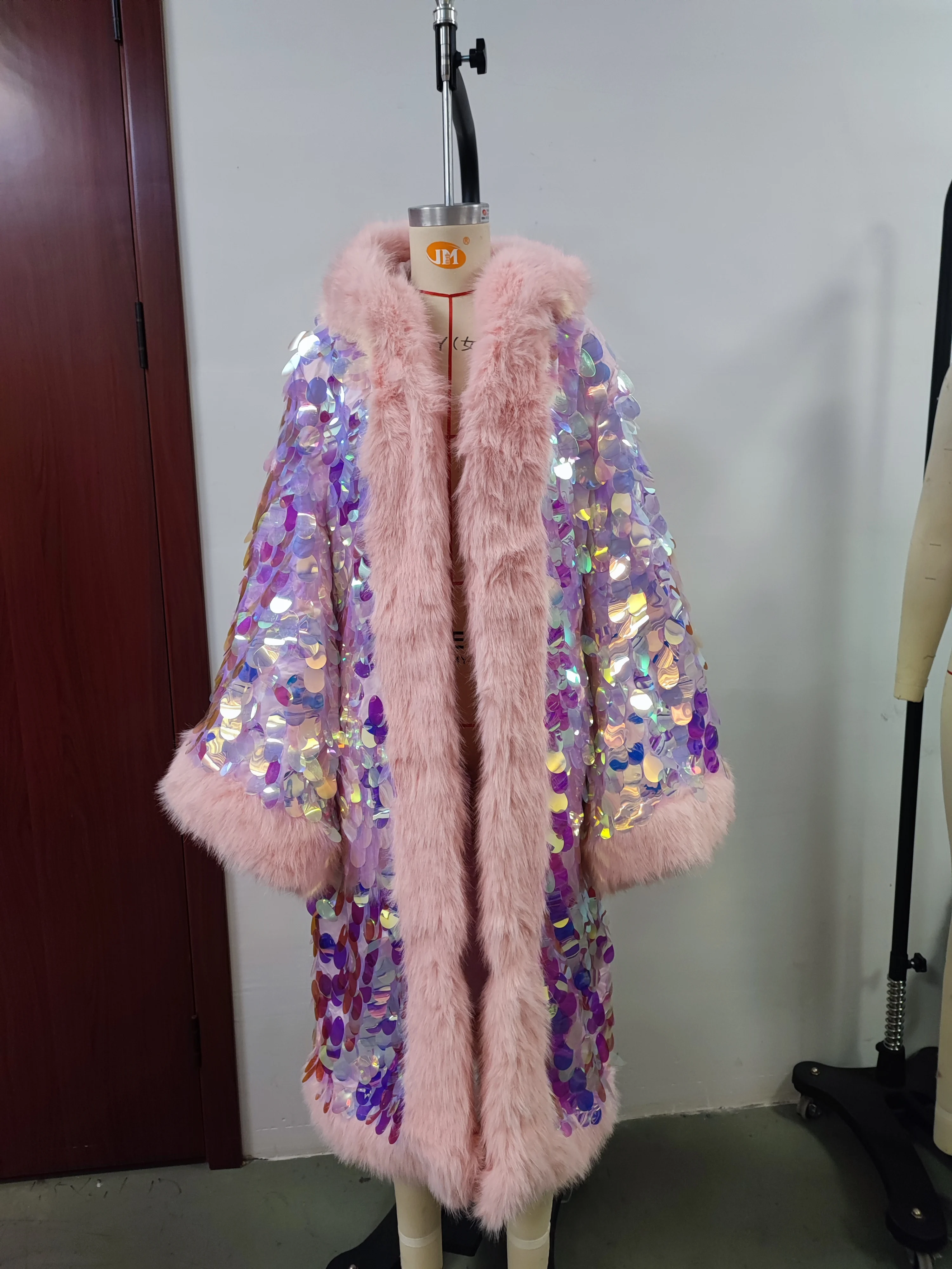 Neue LED Mantel Frauen Faux Pelz Leuchten Halloween Kostüm Jacke Glänzende Kapuze Langen Mantel Winter Warme Party Club Outwear – Detail 9