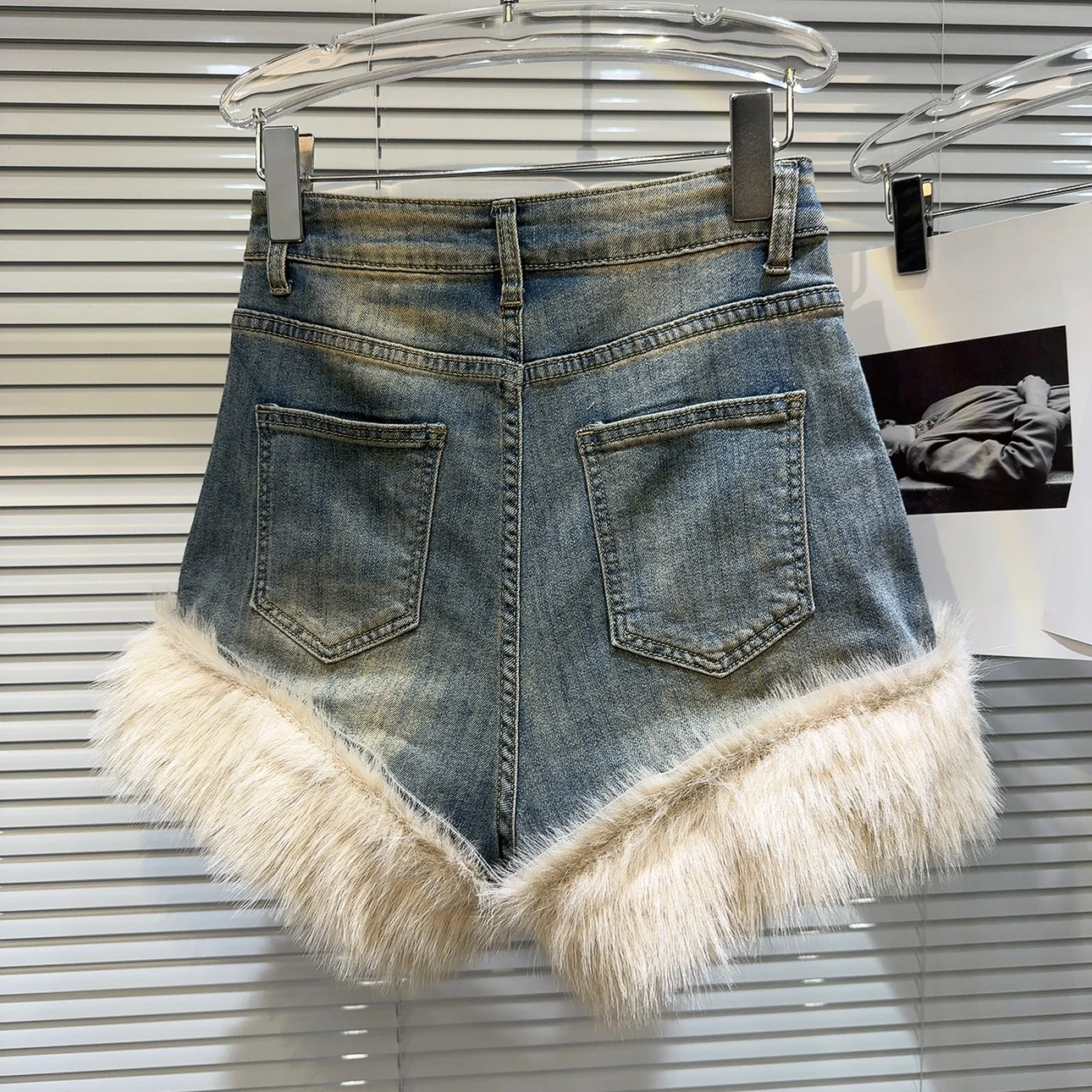 23FW Metal pocket large fur hem spicy girl retro denim shorts