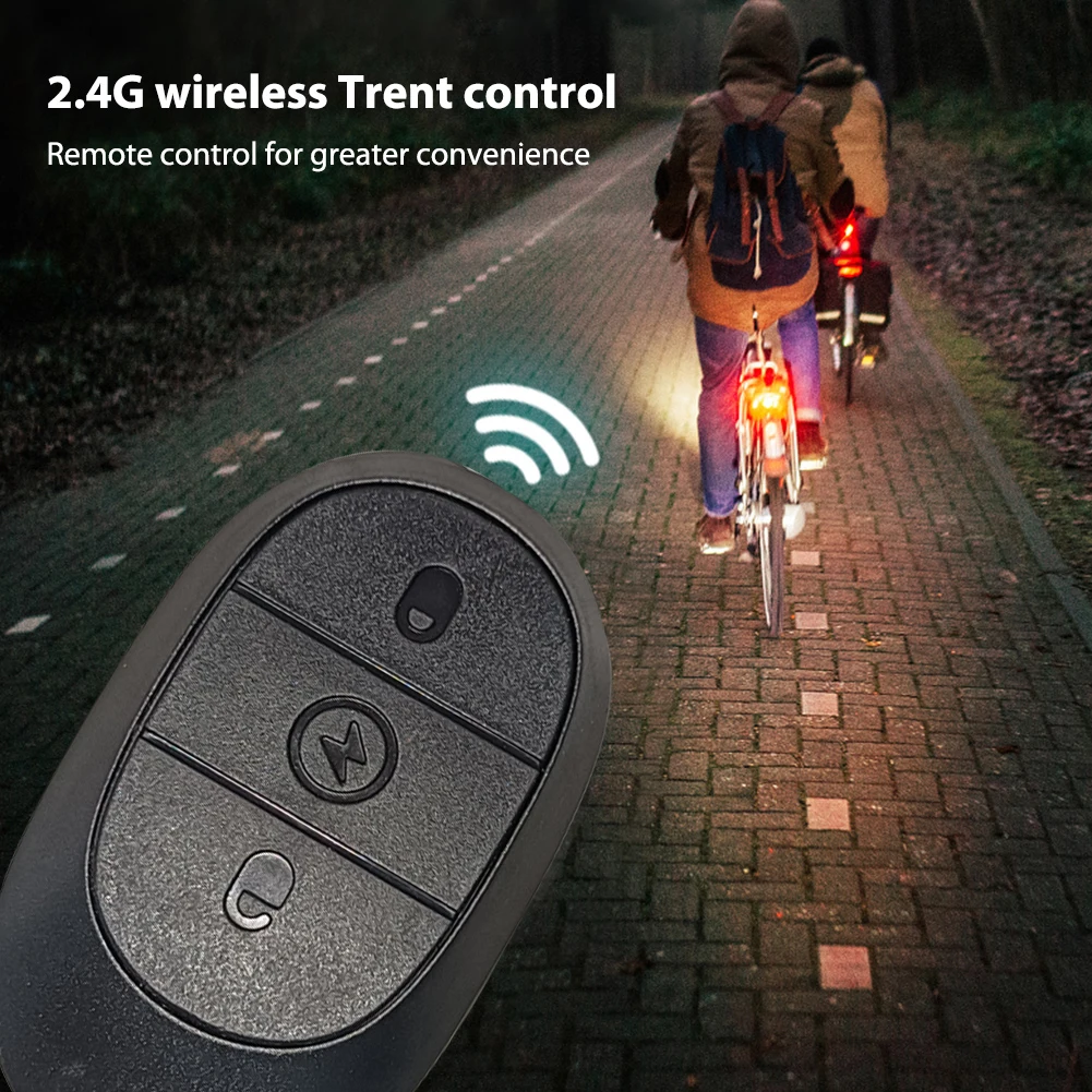 Vue rapprochée d'une lampe stroboscopique avion 2.4G 7 couleurs pour moto allumée en bleu