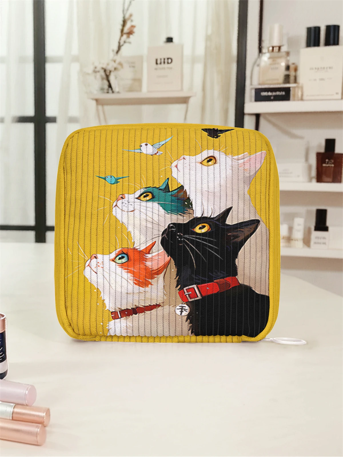 Cute cartoon cat pattern printed sanitary napkin storage bag, women's lightweight tissue bag, sanitary tissue bag