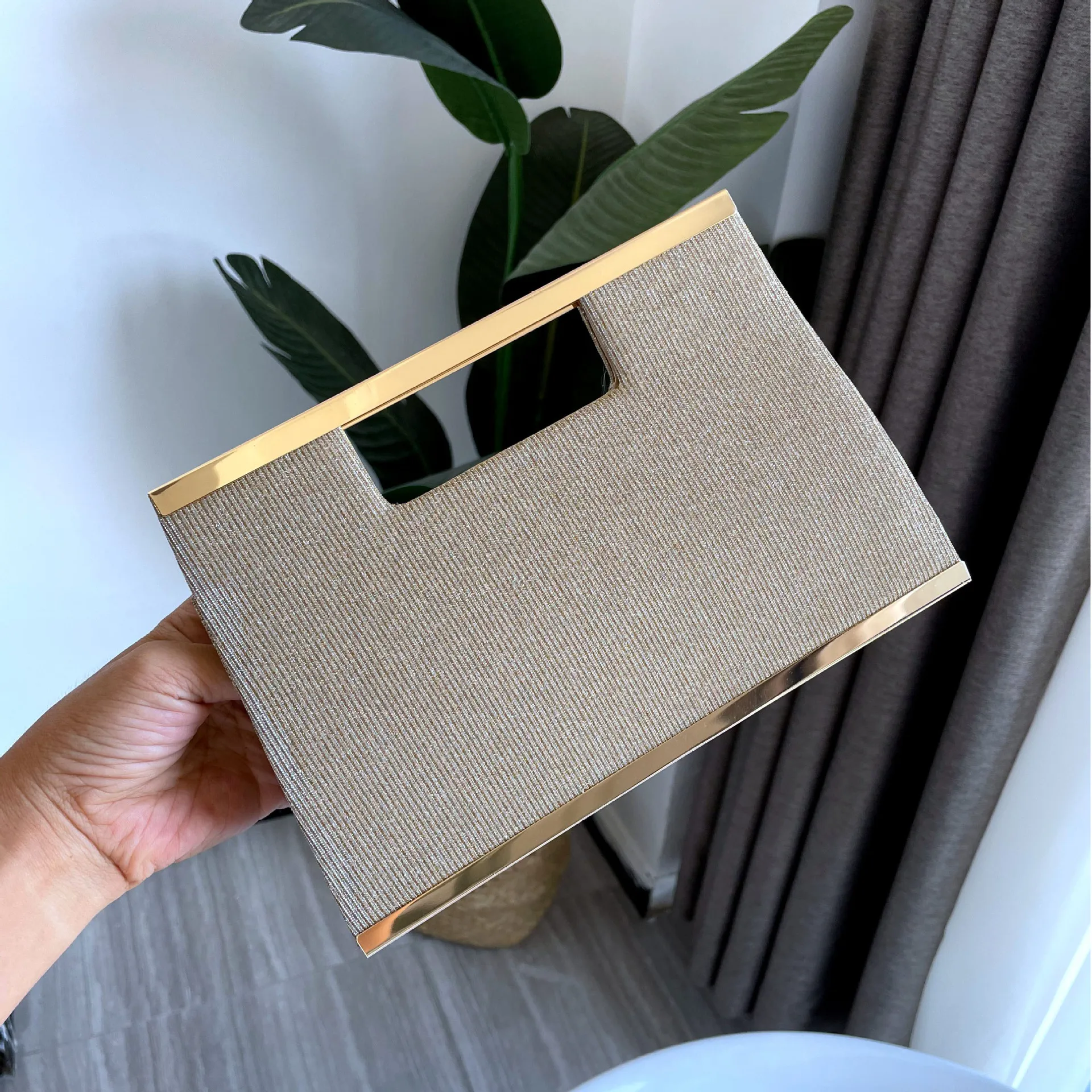 Clutche Wedding Evening Woman Handbag Bag Portable Small Square Messenger Purses Y2k Shiny Temperament Party Banquet New