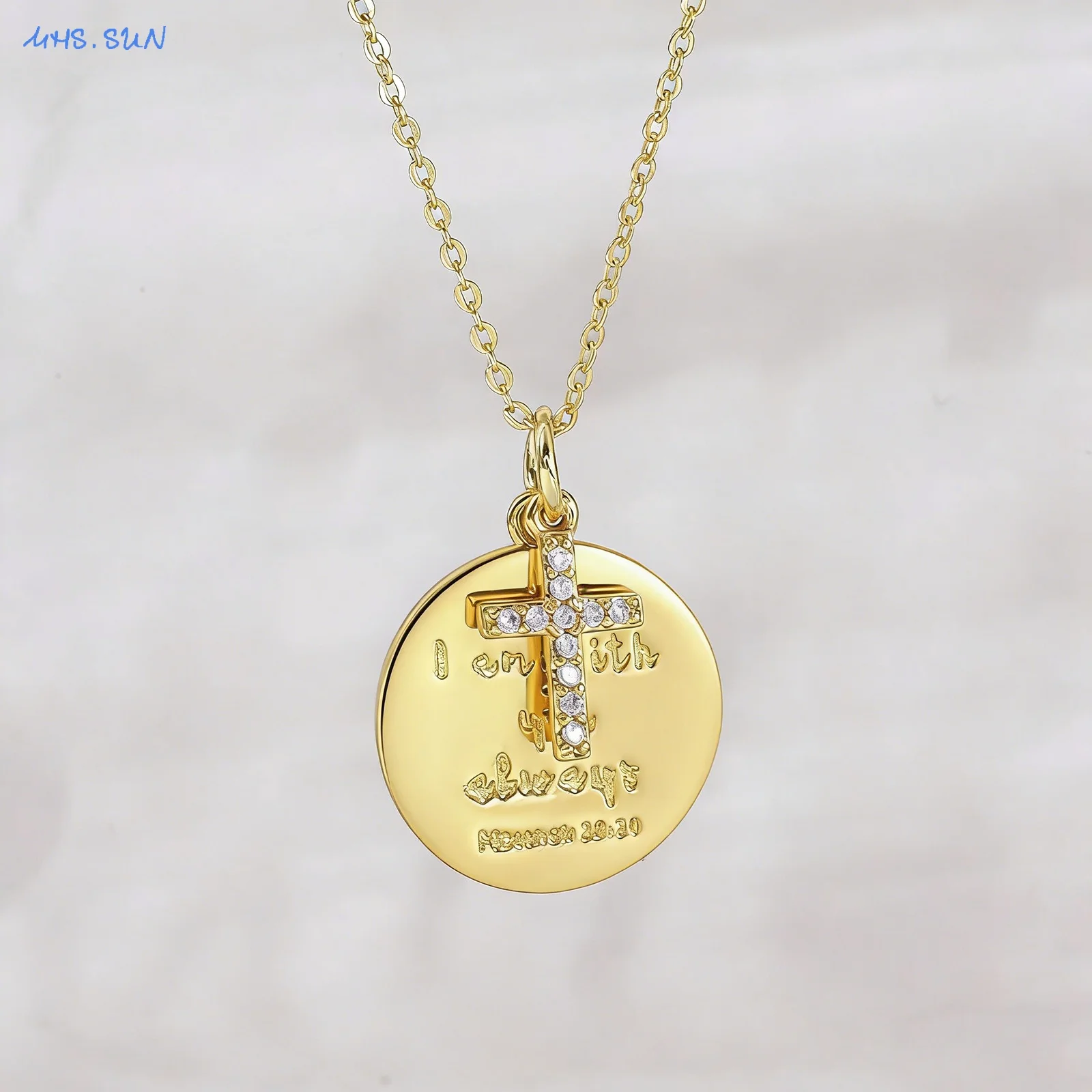 MHS.SUN Halsketten mit kubischem Zirkon-Kreuz-Anhänger für Damen und Herren, gravierte runde Scheibe, goldfarbene Kette, klassischer Party-Schmuck, Geschenke