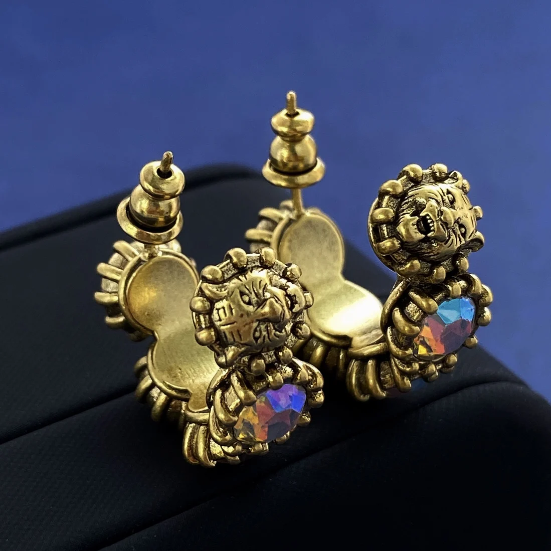 

Make old craft lion head lion face patchwork earrings