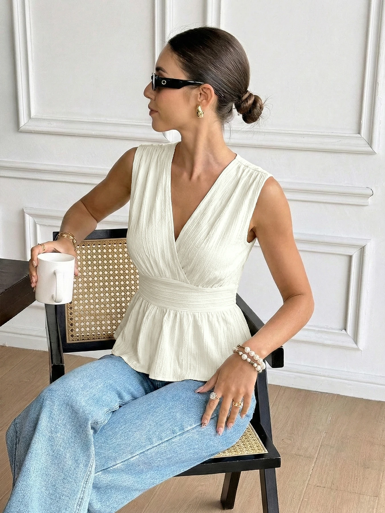 2026 New Style V-Neck Top With Back Exposure, Straps, Waist-Slimming Design, Elegant Sleeveless Women's Shirt for Summer