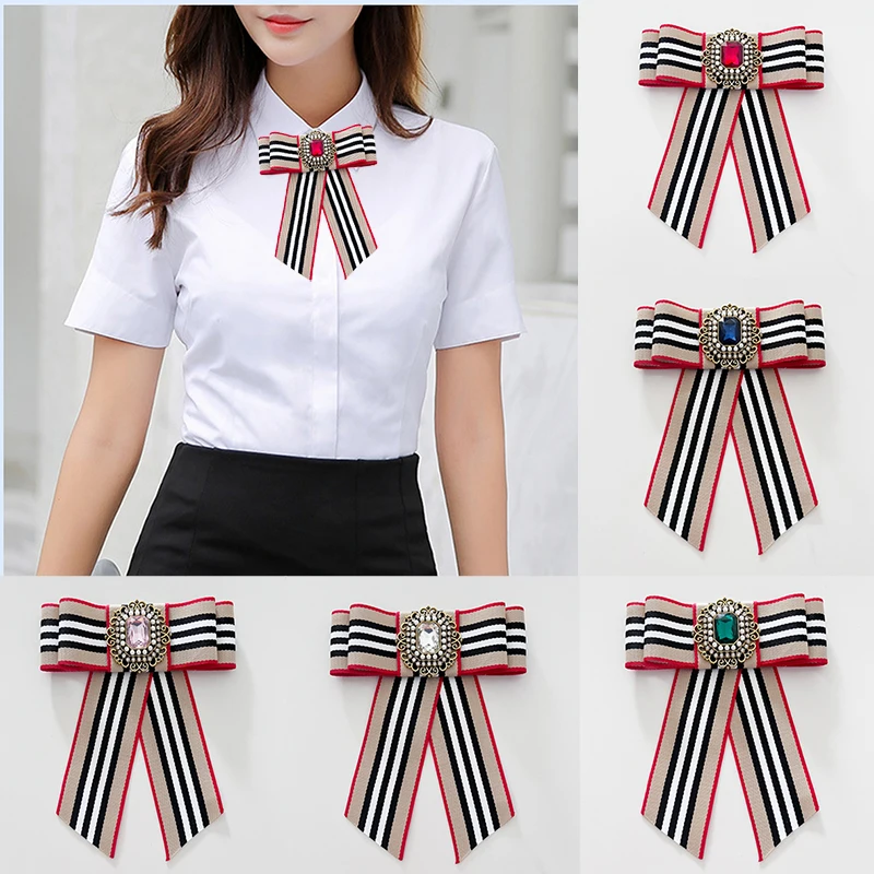 Bow Stripe Ribbon Brooches Vintage Pearl Rhinestones Tie Brooch for Women Luxury Designer Girl Clothes Pin Jewelry Accessories