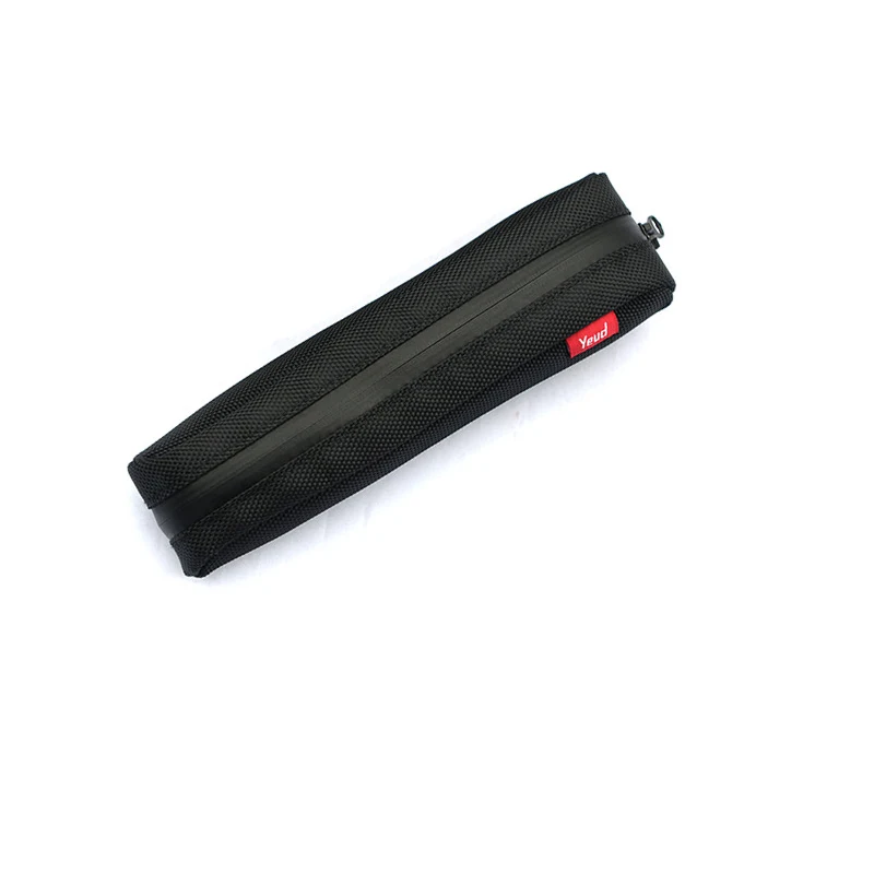 Étui 1680D ouvert montrant l'intérieur moulé pour DJI Osmo Pocket 2 et poignée, accès facile